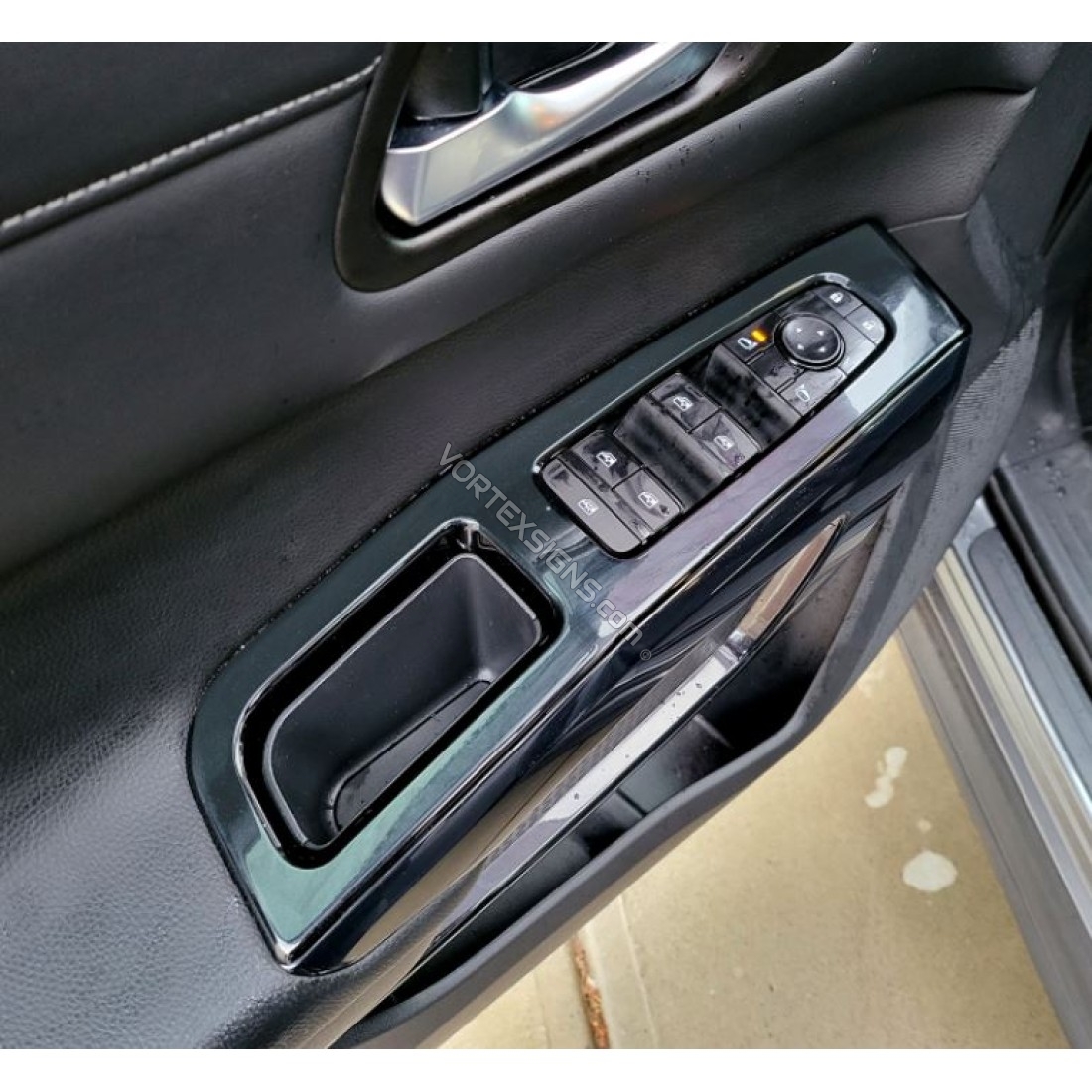 Anti scratch piano finish door handles for 2022 Nissan Pathfinder